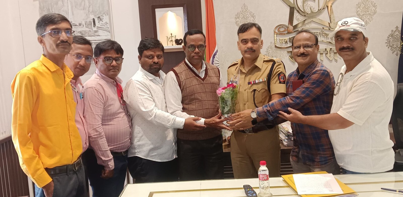 तालुका पत्रकार संघाने घेतली नवनिर्वाचित पोलीस अधीक्षक तुषार दोशी यांची भेट.