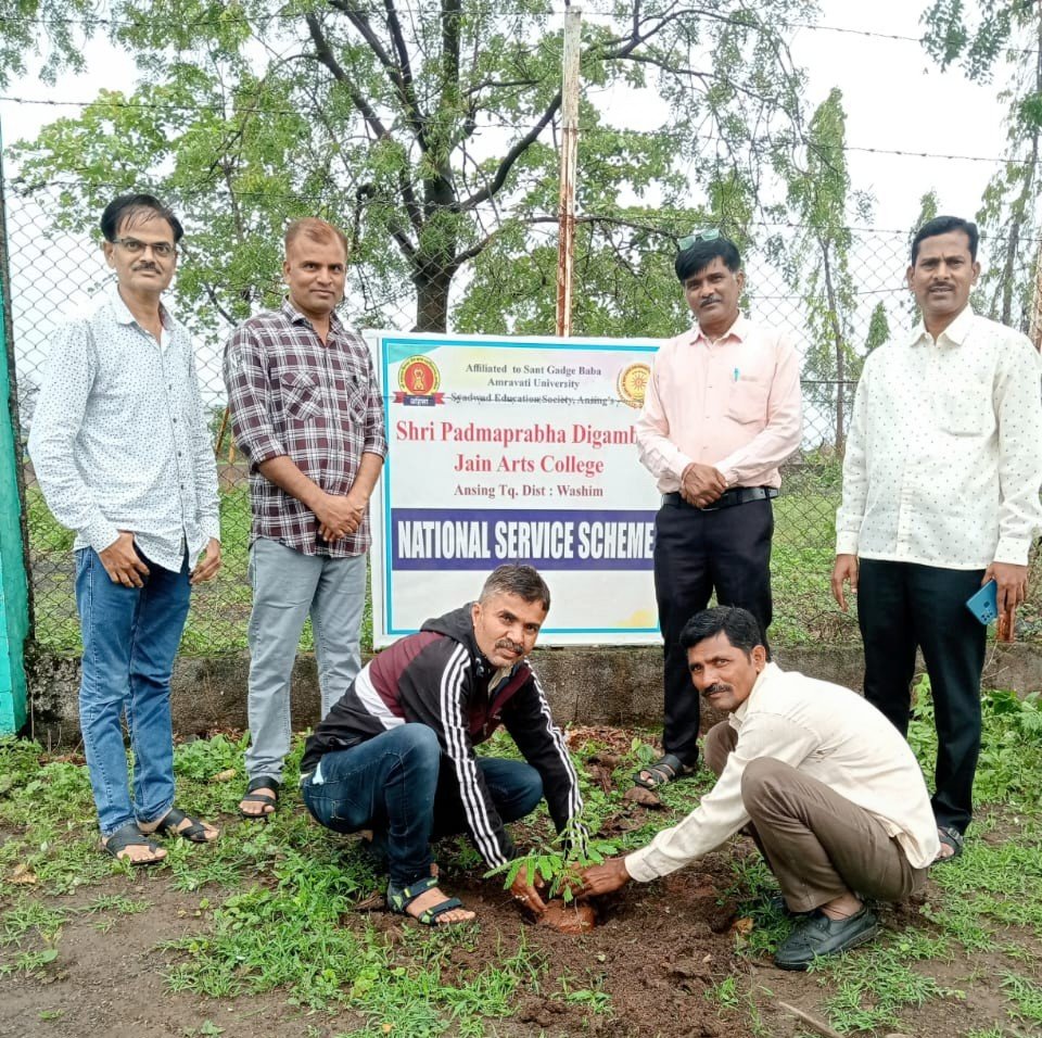 प.दी जैन कला महाविद्यालयात एक पेड मा के नाम उपक्रम साजरा