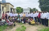 खतगाव सौ. मंजुळाबाई माध्यमिक व उच्च माध्यमिक विद्यालय  येथे एक झाड आईच्या नावाने