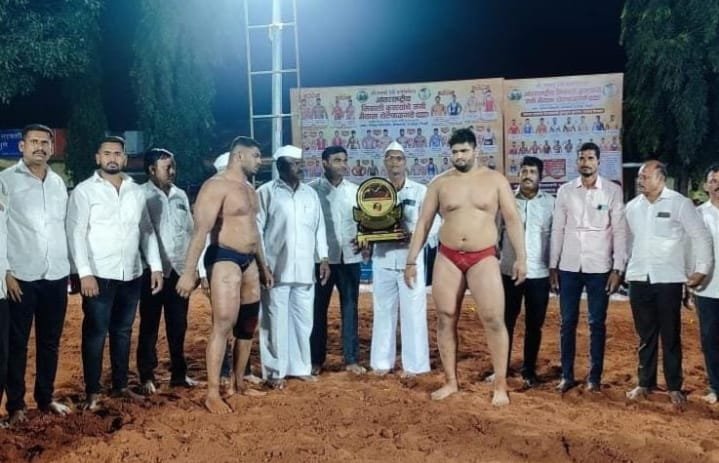 जानाईदेवी यात्रेनिमित्त शेटफळगढे येथे आंतरराष्ट्रीय कुस्ती मैदान उत्साहात साजरी