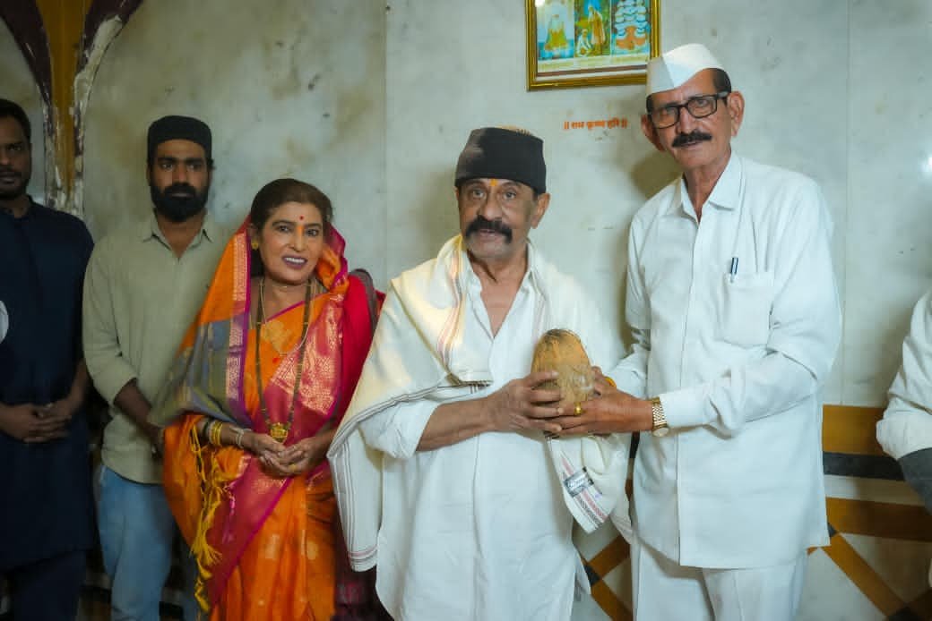 अखिल भारतीय सेनेचे अध्यक्ष व भायखळा मतदार संघाचे माजी आमदार श्री. अरुण भाई गवळी यांनी आज ओतूर येथील श्री कपरदिकेश्वर देवालयास सदिच्छा भेट दिली.