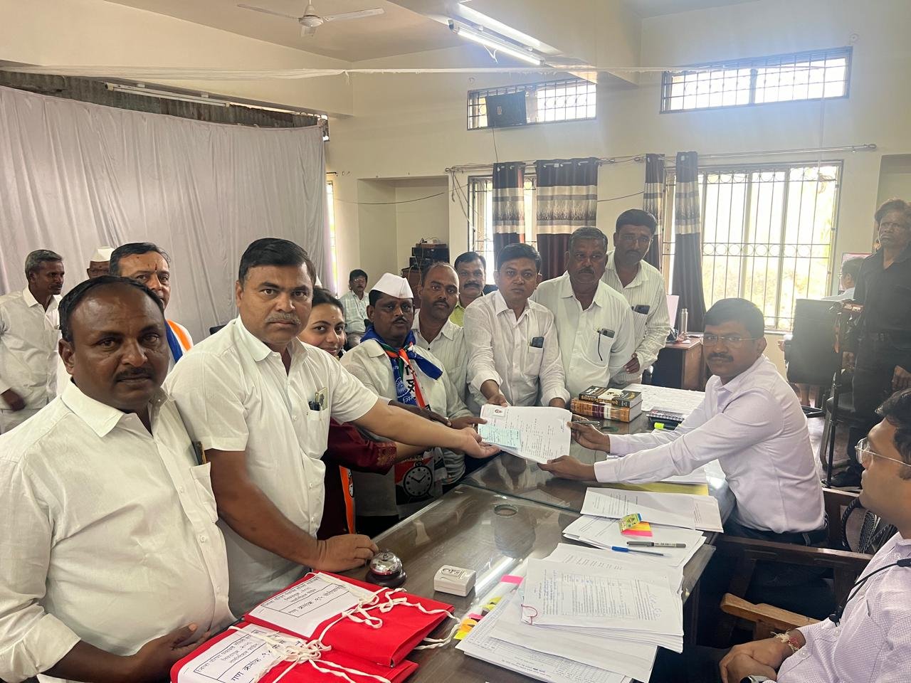 राष्ट्रवादी काँग्रेस पार्टी पक्षाकडून खडकी- राजेगाव गणातून उमेदवार संजय संपत भोसले  यांचा उमेदवारी अर्ज दाखल.