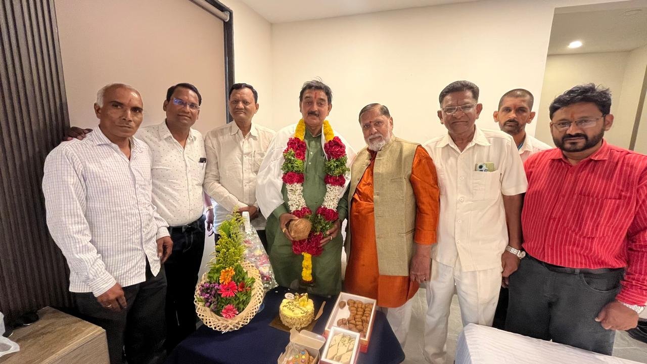 राज्य मराठी पत्रकार परिषद महाराष्ट्र प्रदेश चे केंद्रिय संचालक माननीय श्री.राजकुमार बिरला साहेब यांचा वाढदिवस शासकीय विश्राम गृह नांदेड