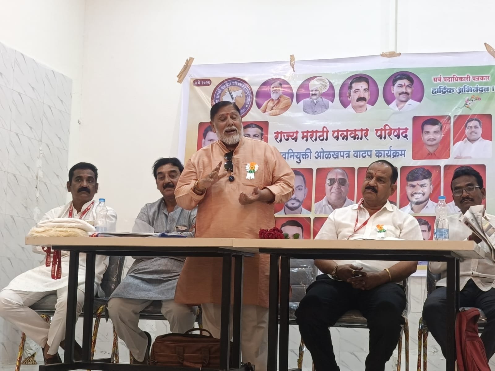 रविवार तीन मे रोजी एकलहरे येथील बेंगलोर कॅफे या हॉटेलमध्ये राज्य मराठी पत्रकार परिषद महाराष्ट्र प्रदेश नवनियुक्त पदाधिकारी व कार्यकारी सदस्य यांच्या नियुक्तीचा व ओळखपत्र वाटपाचा कार्यक्रम संपन्न झाला.