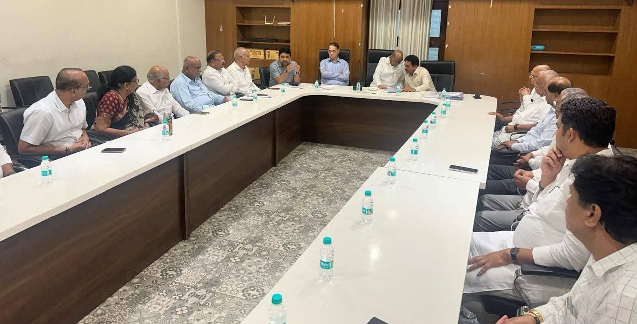कर्मवीर भाऊराव पाटील यांच्या पुण्यतिथीनिमित्त रयत शिक्षण संस्था, सातारा येथे आयोजित कार्यक्रमात उपस्थितांशी सुसंवाद साधला.