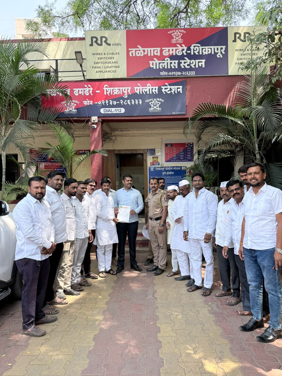 शरदचंद्रजी पवार गटाचे कार्यकर्त्याच्या वतीने निवेदन देण्यात आले .